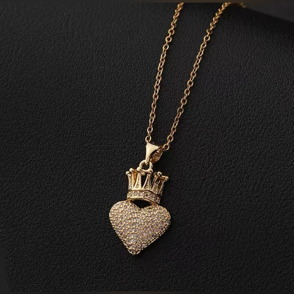 18K Gold Heart & Crown Pendant Necklace With Pave Diamond Inlay - Picture 5 of 14
